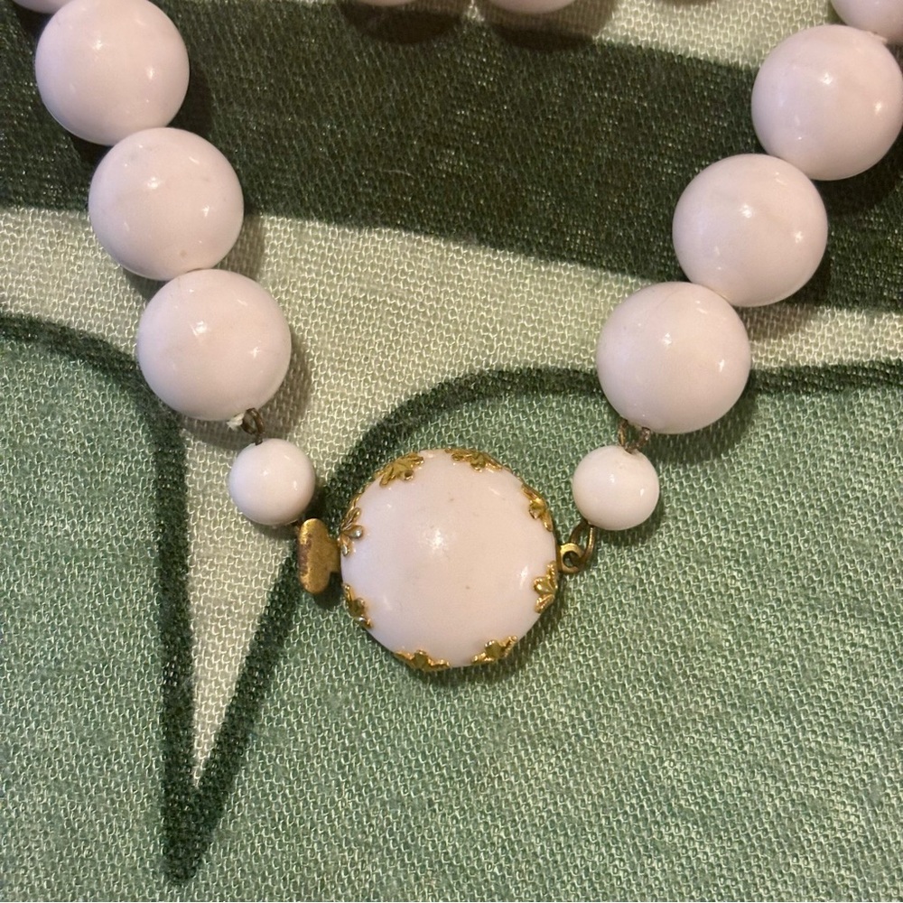 Vintage Austrian Made White Beaded Silk String Round Necklace - Picture 3 of 11